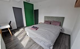 Cozy Villa Near City Center, Parks And Metro